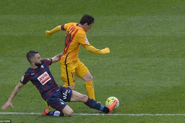 Barcelona săn chiến thắng đậm đà tại Ipurua Municipal