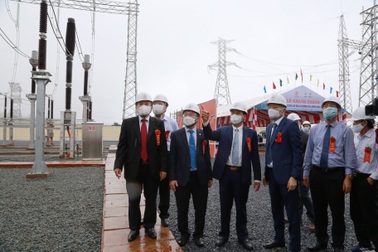 Hoàn thành hệ thống truyền tải điện 220 kV, "gỡ khó" vùng phía Tây