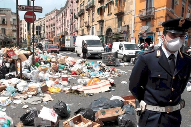 Vì sao mafia khắp thế giới "thèm khát" rác thải?