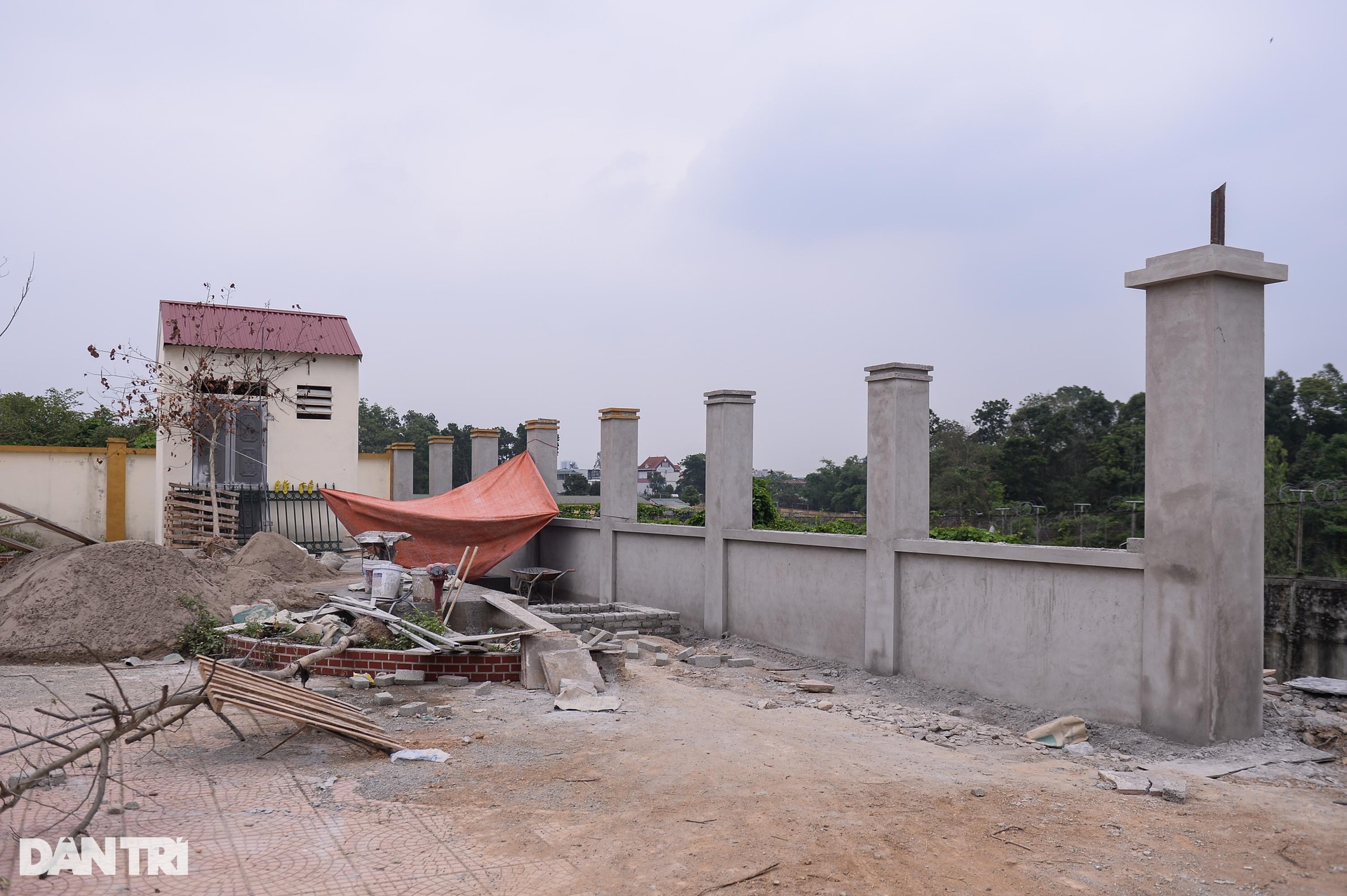 Hai trường học được xây dựng khang trang bị bỏ hoang gây lãng phí ở Hà Nội - 6 Hai trường học được xây dựng khang trang bị bỏ hoang gây lãng phí ở Hà Nội - 6