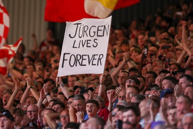 HLV Jurgen Klopp rơi nước mắt, nói lời chia tay Liverpool - 4