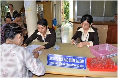 Có nên giảm năm đóng BHXH, giảm tuổi nghỉ hưu?