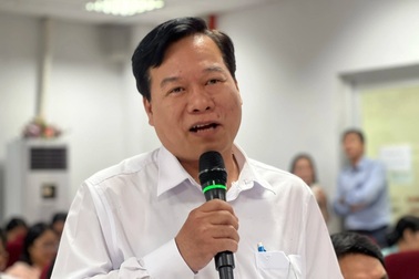 Bị cấm dùng điện thoại trong trường, học sinh phản ứng