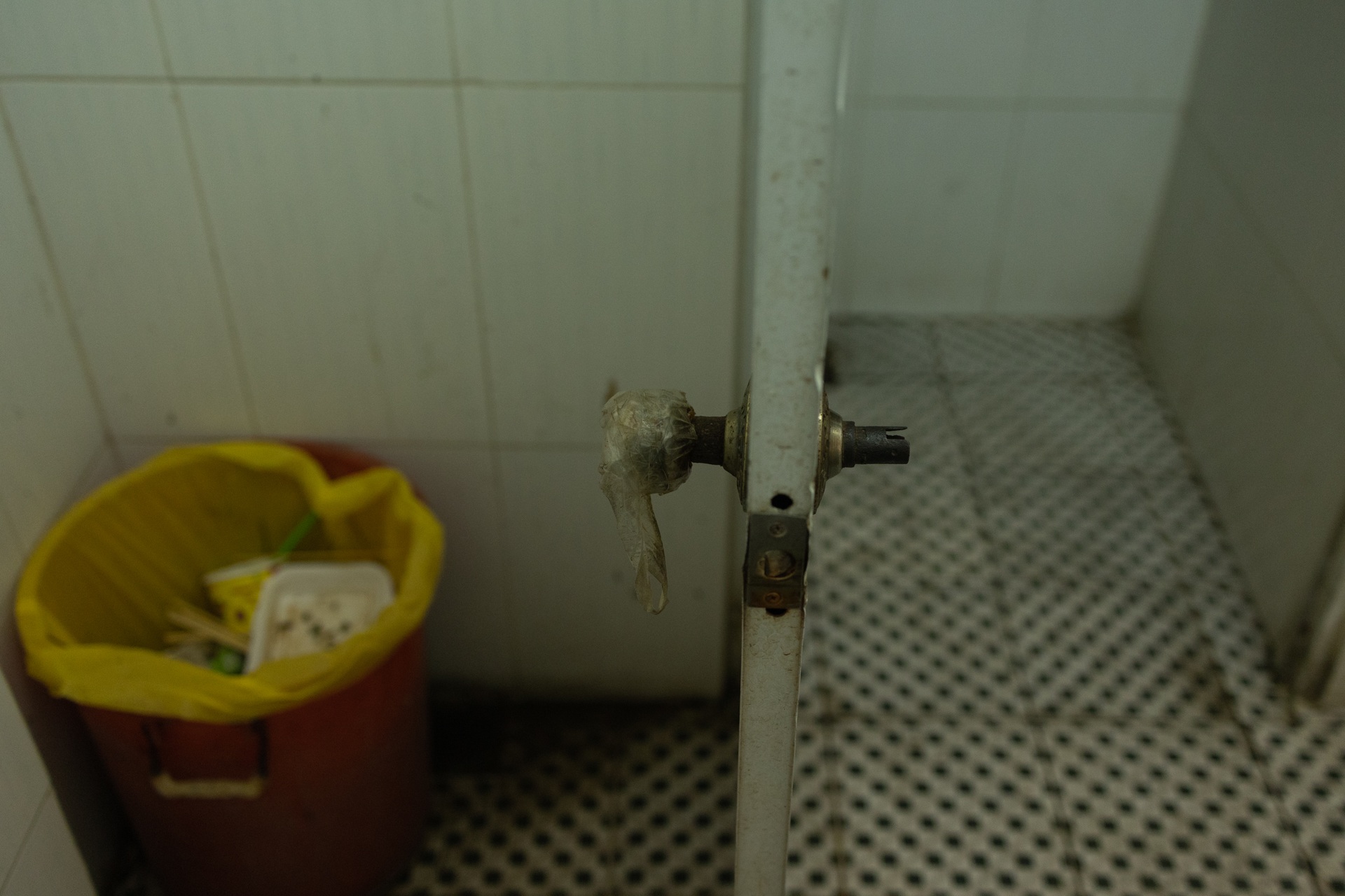 Khách du lịch ám ảnh khi vào nhà vệ sinh công cộng tại TPHCM - 2 Khách du lịch ám ảnh khi vào nhà vệ sinh công cộng tại TPHCM - 2