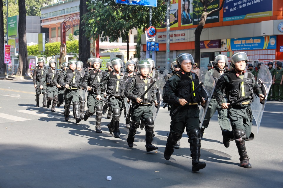 Xem diễn tập chống gây rối trật tự tại TPHCM - 5 Xem diễn tập chống gây rối trật tự tại TPHCM - 5