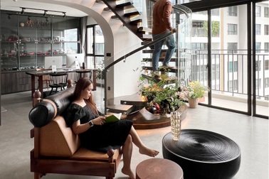 Vợ chồng trẻ chi 2 tỷ đồng làm căn penthouse sang chảnh, tông màu đẹp mê