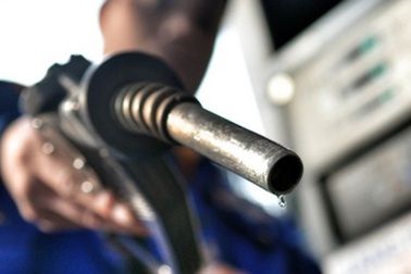 Một lít xăng cõng bao nhiêu thuế, phí?