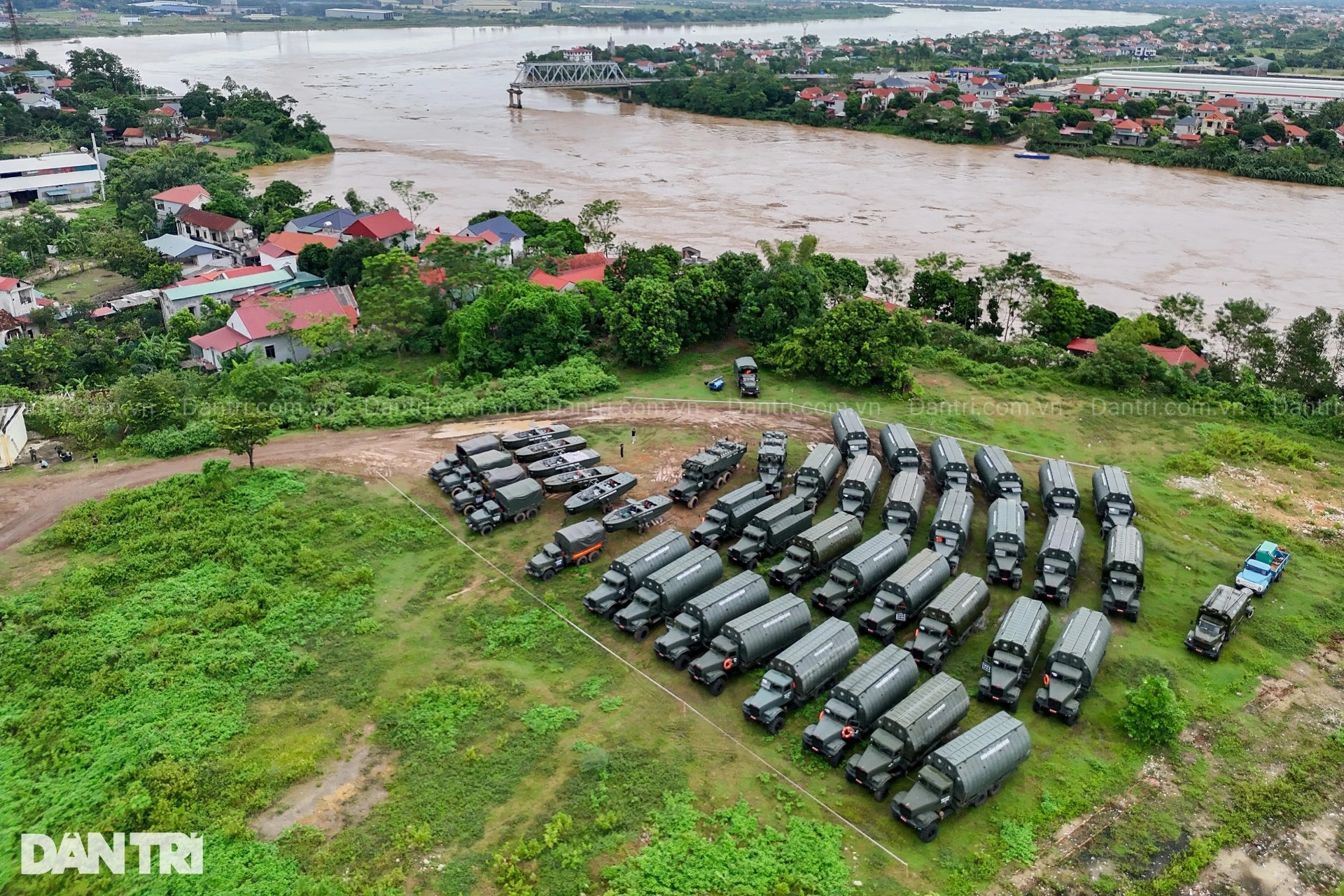 Một tuần sau sập cầu Phong Châu: Những hy vọng mong manh - 5