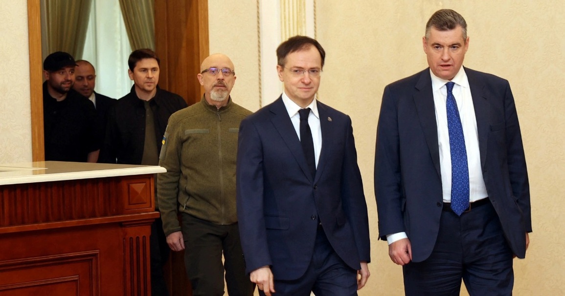 Vì sao trợ lý của ông Putin được chọn làm cầu nối đàm phán với Ukraine? - 1 Vì sao trợ lý của ông Putin được chọn làm cầu nối đàm phán với Ukraine? - 1