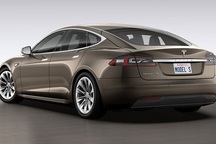 Tesla gạ khách đặt mua Model 3 chuyển sang mẫu đắt gấp đôi
