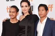 Angelina Jolie tiết lộ cùng làm việc với Pax Thiên và Maddox