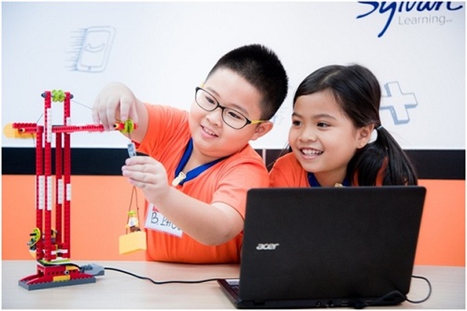 Học lập trình robot giúp trẻ thông minh hơn, phát triển tư duy một cách tốt hơn. Ảnh: Thu Nguyệt
