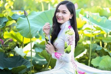 Nữ sinh xinh đẹp, đa tài, đam mê ca hát