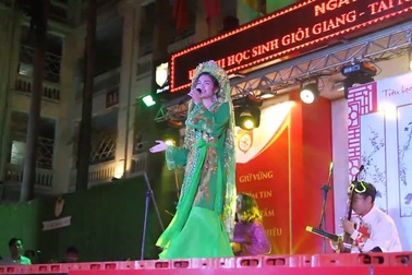 Nữ sinh ước mơ trở thành ca sĩ giành giải Nhất "Học sinh thanh lịch" Nguyễn Bỉnh Khiêm