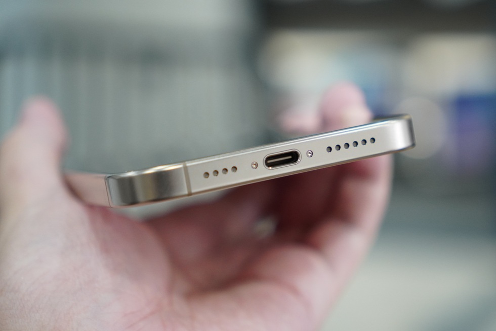 iPhone 16 Pro Max xách tay về Việt Nam, giá 79 triệu đồng - 7 iPhone 16 Pro Max xách tay về Việt Nam, giá 79 triệu đồng - 7