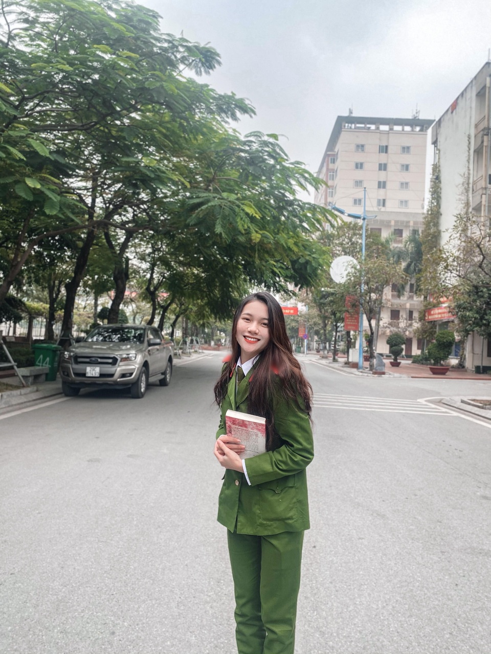 Nữ sinh Học viện Cảnh sát với tình yêu bộ quân phục màu xanh lá - 5 Nữ sinh Học viện Cảnh sát với tình yêu bộ quân phục màu xanh lá - 5