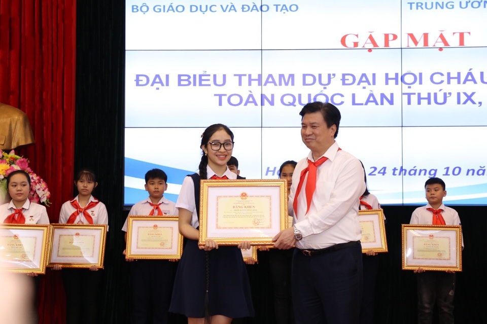 Nữ sinh lớp 9 gây ngỡ ngàng vì giọng hát hay “nổi da gà - 5 Nữ sinh lớp 9 gây ngỡ ngàng vì giọng hát hay “nổi da gà - 5