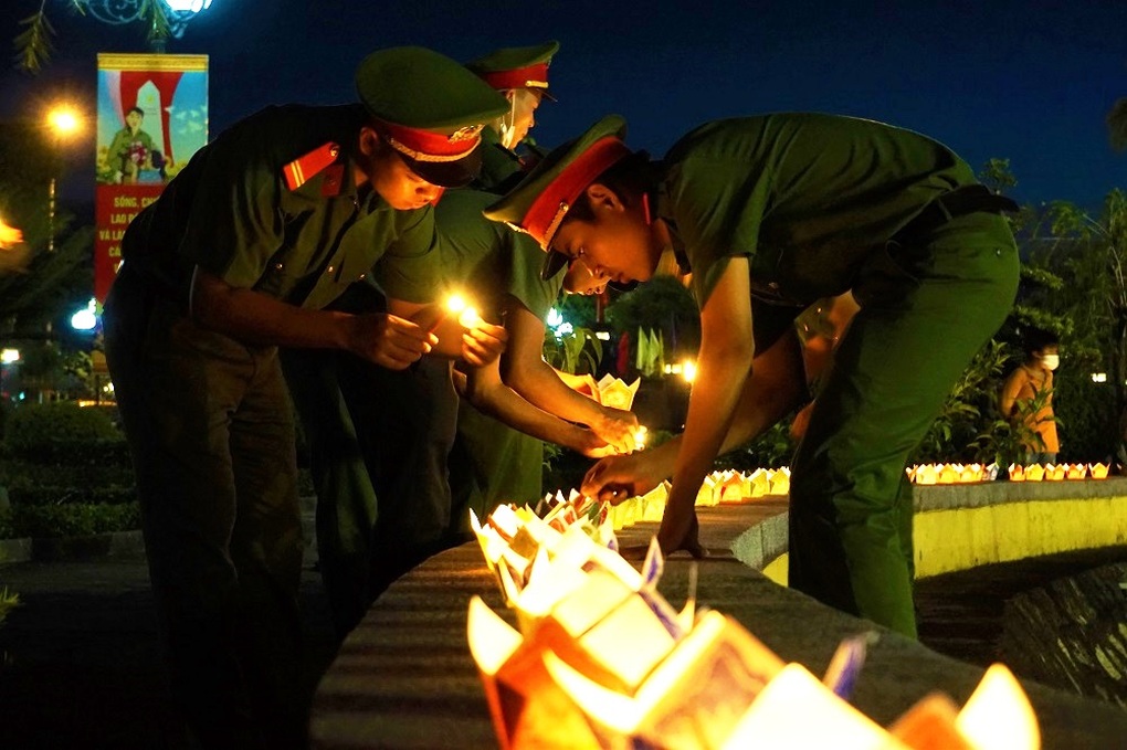 Tri ân, tôn vinh người có công với cách mạng - 9 Tri ân, tôn vinh người có công với cách mạng - 9