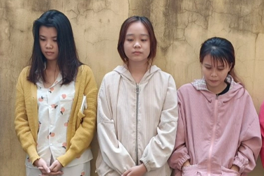 Triệt phá đường dây lừa hơn 200 người mua vé máy bay qua mạng