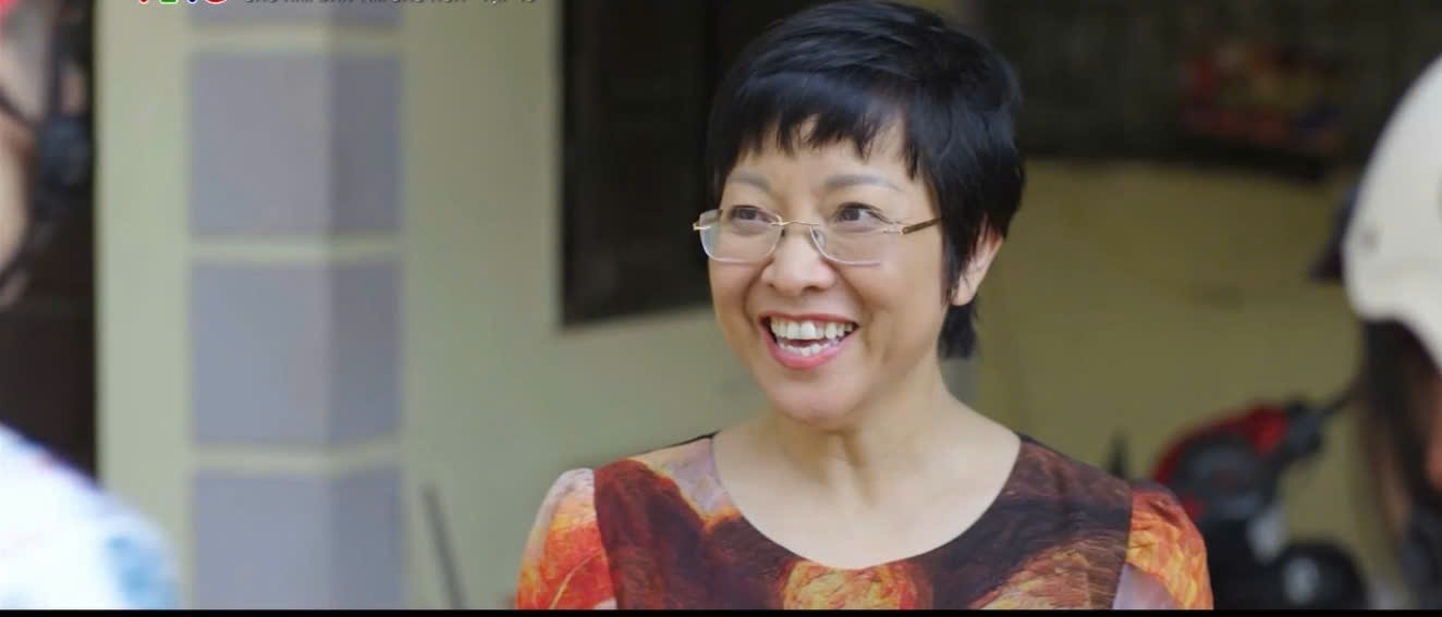 ایم سی تھاو وان نے پرائم ٹائم ڈرامہ VTV - 1 میں زمیندار کا کردار ادا کرتے ہوئے ہلچل مچا دی۔ MC Thảo Vân gây sốt khi vào vai chủ trọ trong phim giờ vàng VTV - 1