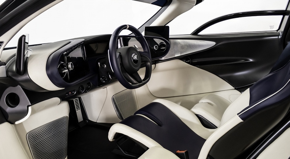 Siêu xe McLaren Speedtail mới đi 1km được rao bán gần 3,5 triệu USD - 6 Siêu xe McLaren Speedtail mới đi 1km được rao bán gần 3,5 triệu USD - 6