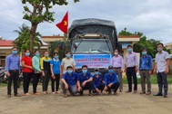 Bà con Bình Định gom từng bó rau, quả trứng… gửi vào TPHCM thân yêu