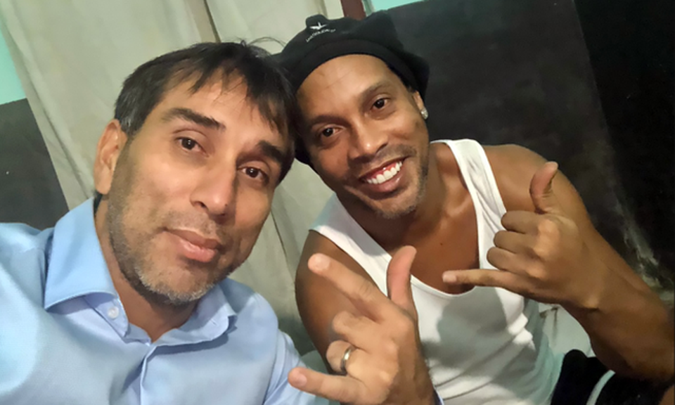 Đãi ngộ đặc biệt của Ronaldinho khi ở trong tù - 2 Đãi ngộ đặc biệt của Ronaldinho khi ở trong tù - 2