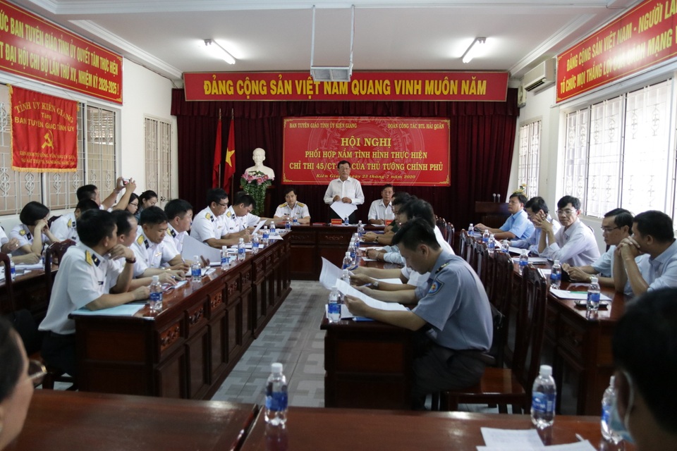 Quyết liệt chống khai thác hải sản trái phép tại vùng biển nước ngoài - 5 Quyết liệt chống khai thác hải sản trái phép tại vùng biển nước ngoài - 5