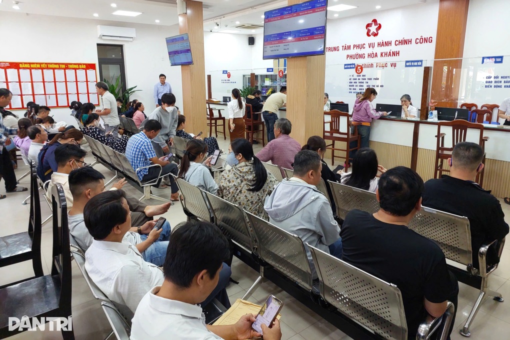 Lãnh đạo xuống tận quầy, ký tại chỗ, hồ sơ chứng thực chỉ mất 15 phút - 2 Lãnh đạo xuống tận quầy, ký tại chỗ, hồ sơ chứng thực chỉ mất 15 phút - 2