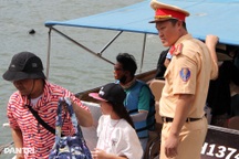 Nhiều tàu chở khách du lịch ở Nha Trang bị “tuýt còi” vì thiếu an toàn