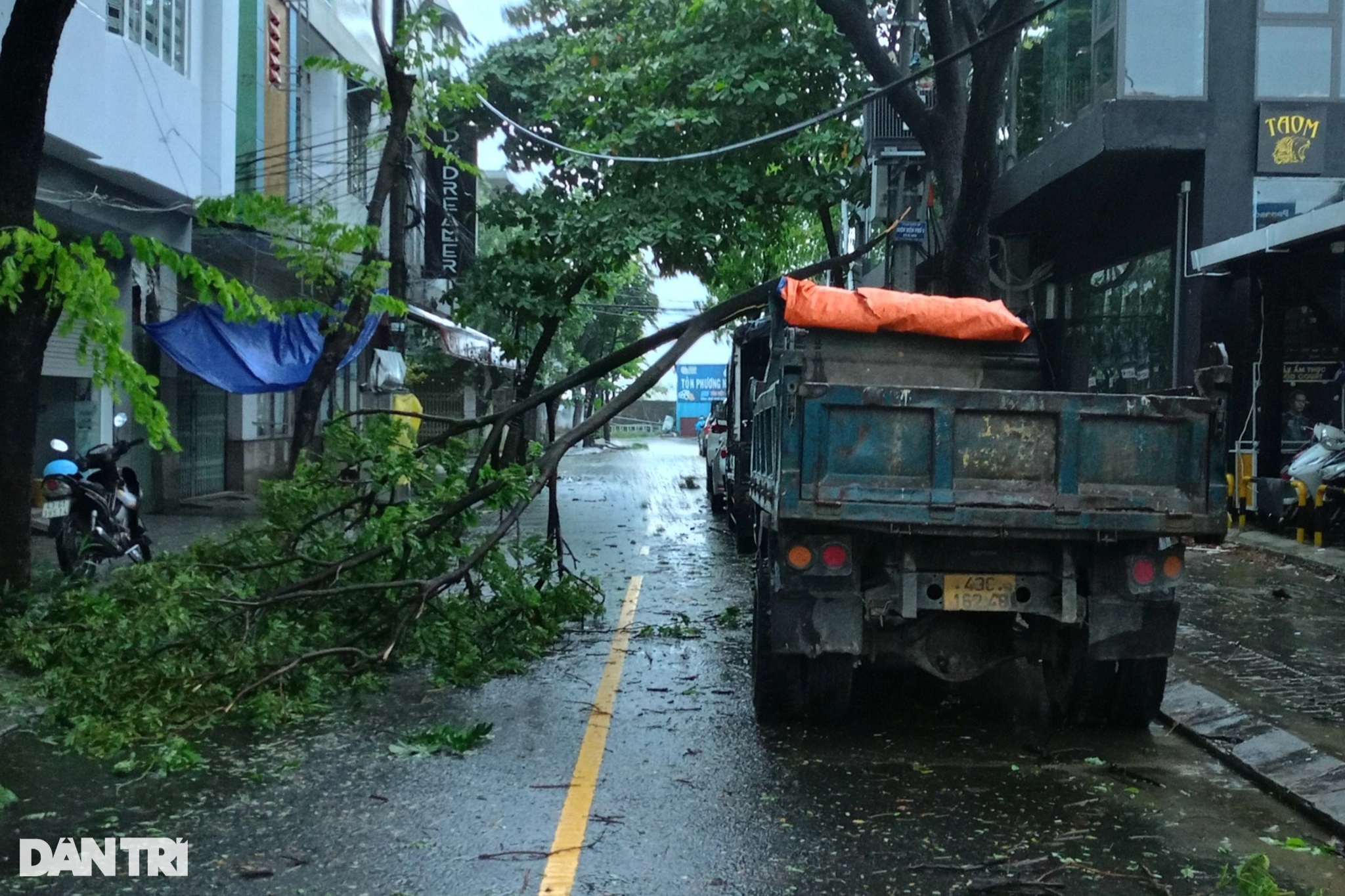 Đà Nẵng huy động 4 xe thiết giáp tham gia phòng chống bão Trà Mi - 5