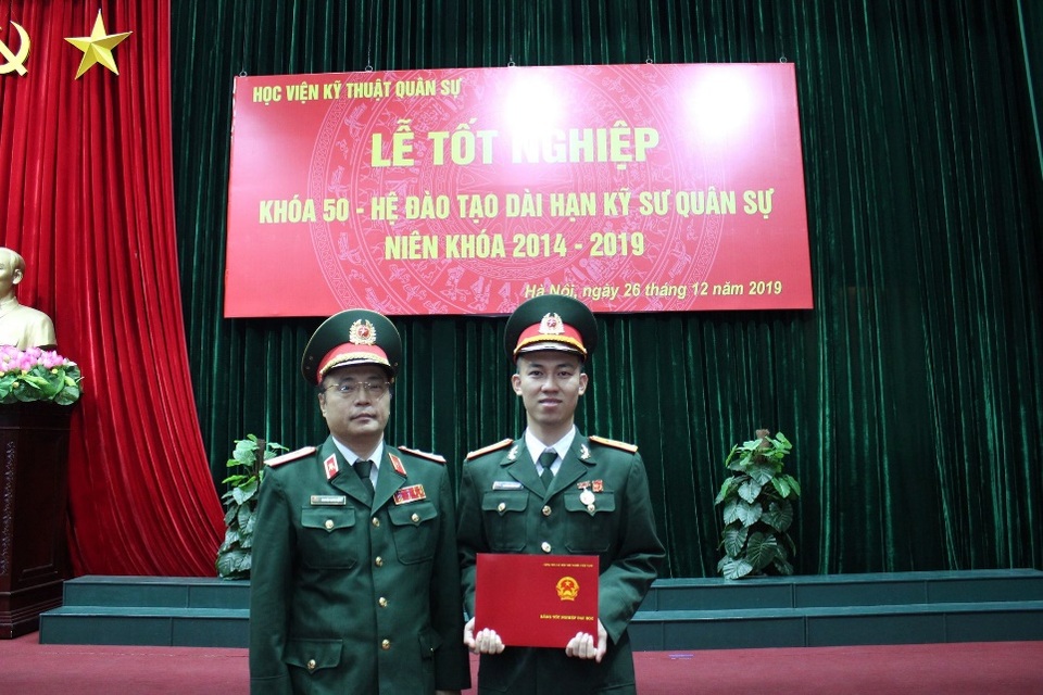 Thủ khoa trường Quân sự từng xấu hổ vì bị đàm tiếu thi đâu trượt đấy - 1 Thủ khoa trường Quân sự từng xấu hổ vì bị đàm tiếu thi đâu trượt đấy - 1