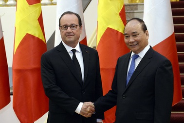 Tổng thống Pháp hội kiến Thủ tướng Nguyễn Xuân Phúc