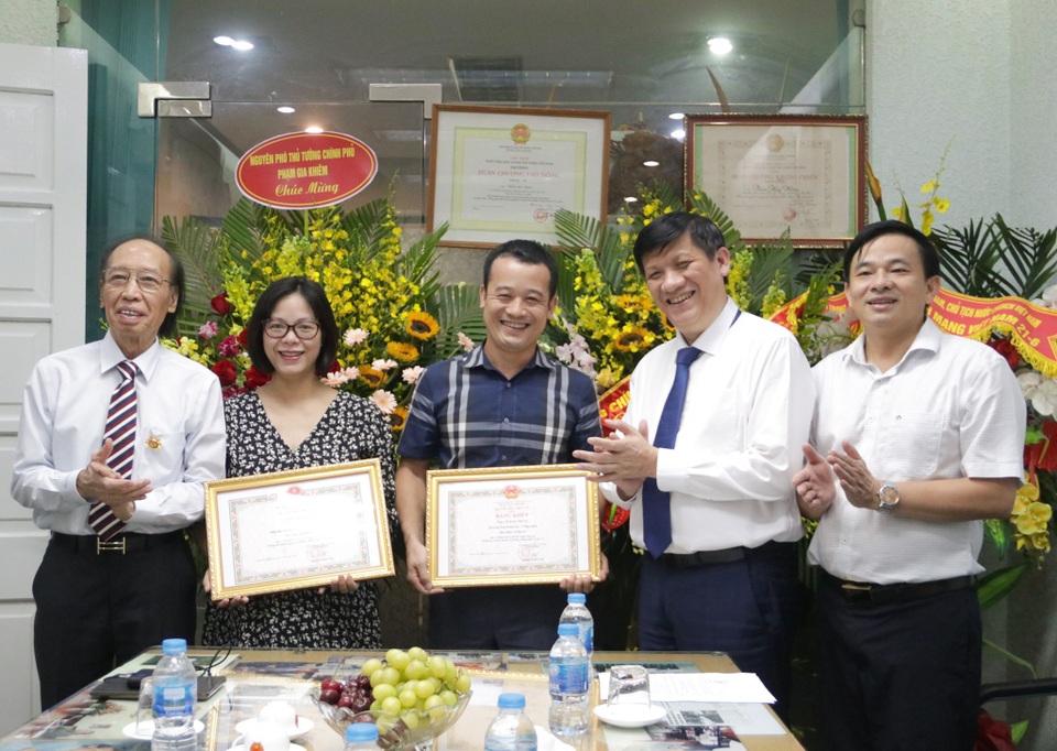 Tổng Biên tập Báo Dân trí nhận Kỷ niệm chương “Vì sức khỏe nhân dân” - 3 Tổng Biên tập Báo Dân trí nhận Kỷ niệm chương “Vì sức khỏe nhân dân” - 3
