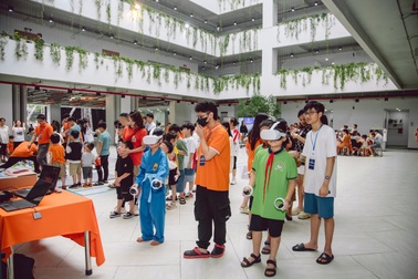 Học sinh, phụ huynh hứng khởi tham dự Super Big Open Day 2024 tại FSchool Bắc Ninh