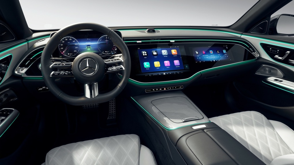 E-Class 2024 có màn hình cực lớn, tích hợp sẵn TikTok và camera tự sướng - 4 E-Class 2024 có màn hình cực lớn, tích hợp sẵn TikTok và camera tự sướng - 4