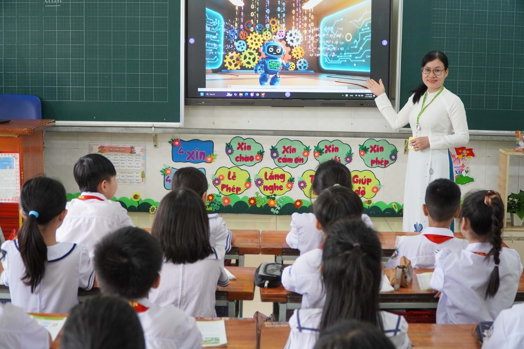 ຄູຕ້ອງມີໃບຢັ້ງຢືນພາສາຕ່າງປະເທດແລະຄອມພິວເຕີເມື່ອພິຈາລະນາການສົ່ງເສີມບໍ? - 1 Giáo viên phải có chứng chỉ ngoại ngữ, tin học khi xét thăng hạng? - 1