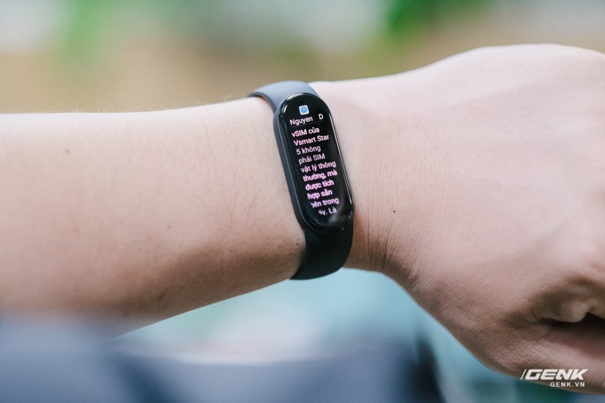 Trên tay Mi Band 6: Nâng cấp lên màn hình tràn viền, có đo SpO2, đã hỗ trợ tiếng Việt, giá 800,000 đồng - Ảnh 14. Trên tay Mi Band 6: Nâng cấp lên màn hình tràn viền, có đo SpO2, đã hỗ trợ tiếng Việt, giá 800,000 đồng - Ảnh 14.