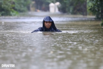 Miền Trung và tháng mưa dị thường nhất trong lịch sử khí tượng Việt Nam