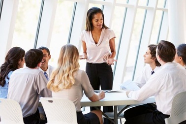 Không bằng cấp, CEO lấy gì để chinh phục nhân viên?