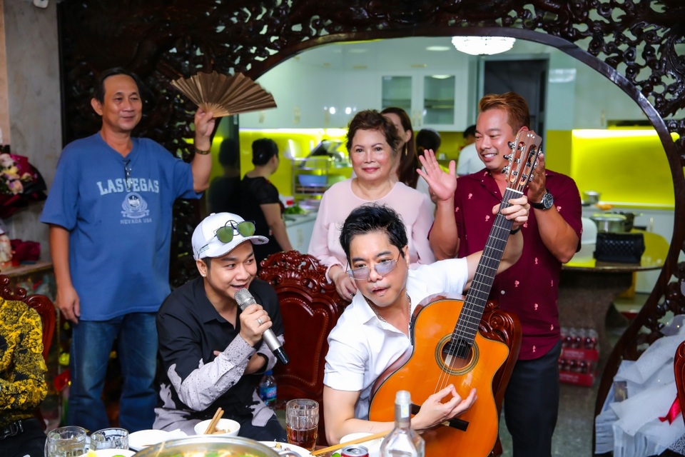 Mẹ Ngọc Sơn vượt bạo bệnh sau khi được đưa từ Mỹ về nước cách ly điều trị - 4 Mẹ Ngọc Sơn vượt bạo bệnh sau khi được đưa từ Mỹ về nước cách ly điều trị - 4