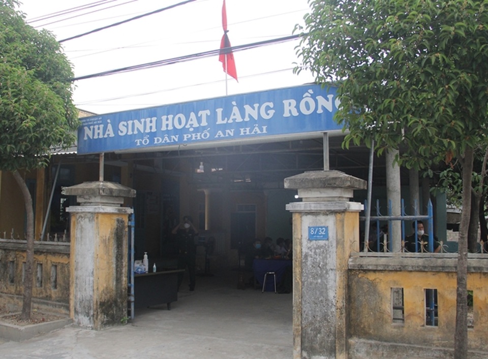Nhân dân đội mưa tới viếng nguyên Tổng Bí thư Lê Khả Phiêu - 9 Nhân dân đội mưa tới viếng nguyên Tổng Bí thư Lê Khả Phiêu - 9