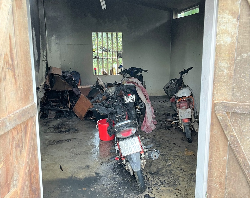Nghi án con dâu đổ thuốc diệt cỏ xuống giếng, phóng hỏa đốt nhà chồng - 2 Nghi án con dâu đổ thuốc diệt cỏ xuống giếng, phóng hỏa đốt nhà chồng - 2