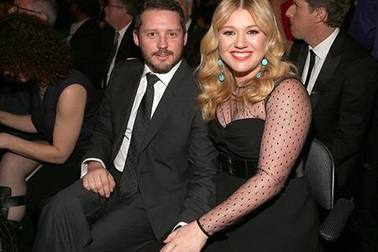 Kelly Clarkson vừa sinh con trai