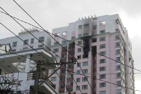 Hàng trăm người hoảng loạn do cháy chung cư