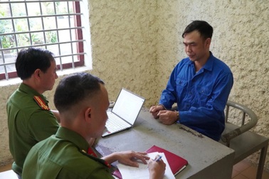 Bắt tạm giam thầy giáo chuyên kêu gọi từ thiện trên Facebook