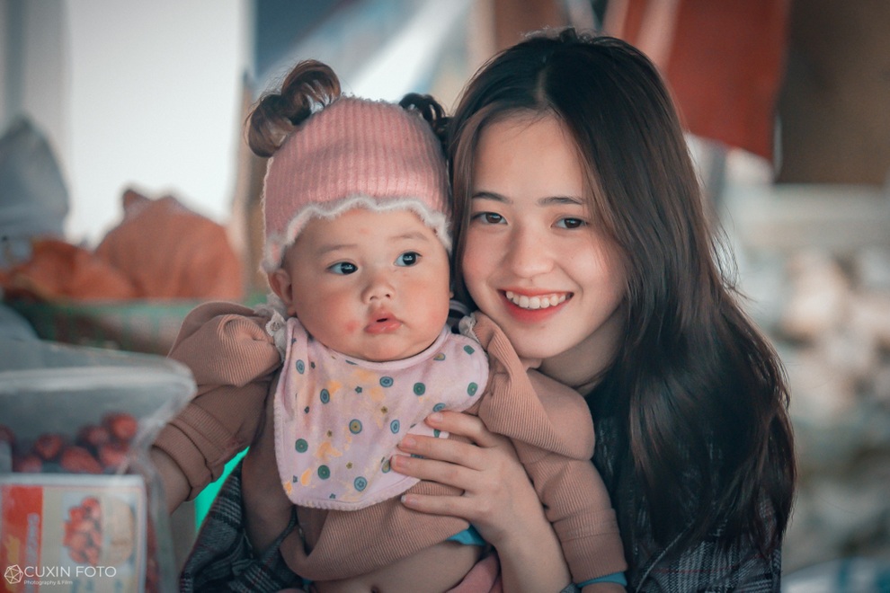 Hướng dẫn viên người HMông có nụ cười gây sốt cộng đồng mạng - 1 Hướng dẫn viên người HMông có nụ cười gây sốt cộng đồng mạng - 1