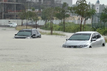 Thành phố sa mạc Dubai ngập lụt sau trận mưa dữ dội nhất 75 năm