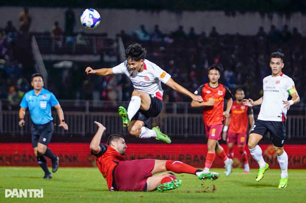 Hoang Duc scoorde, Ninh Binh Club won overtuigend van Ho Chi Minh City Police Club - 1 Hoàng Đức ghi bàn, CLB Ninh Bình thắng kịch tính CLB Công an TPHCM - 1