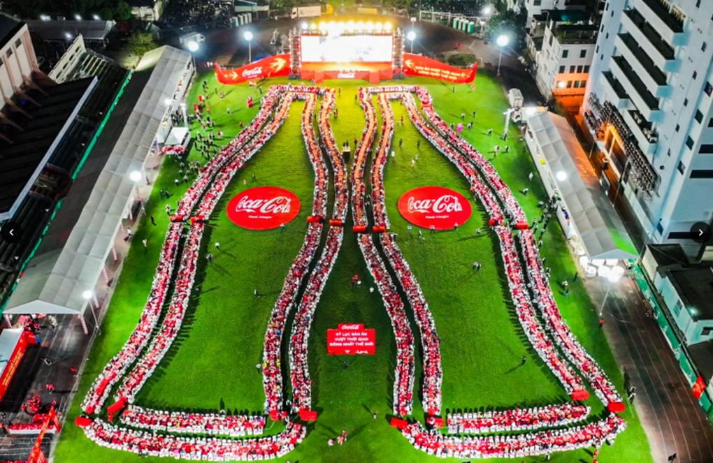 Coca-Cola Việt Nam xác lập kỷ lục thế giới trong chiến dịch Tết 2023 - 1 Coca-Cola Việt Nam xác lập kỷ lục thế giới trong chiến dịch Tết 2023 - 1